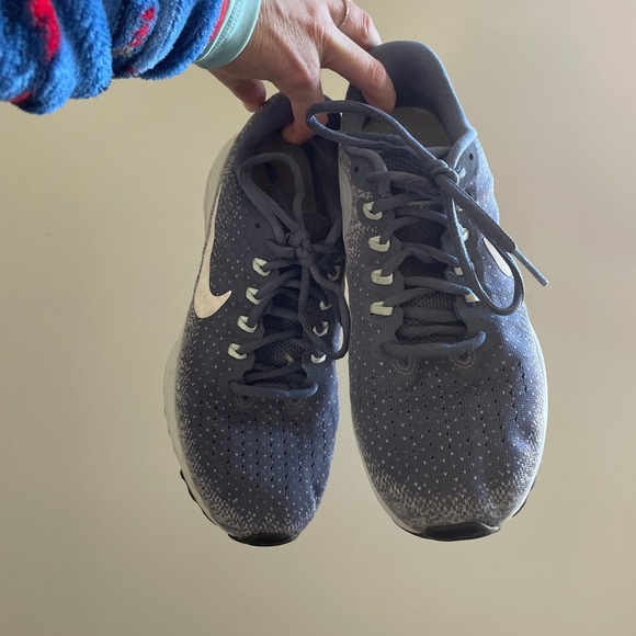 Nike Zoom Vomero 13 Womens Running Shoes size 9 Gray Blue Athletic That Girl - Picture 2 of 14